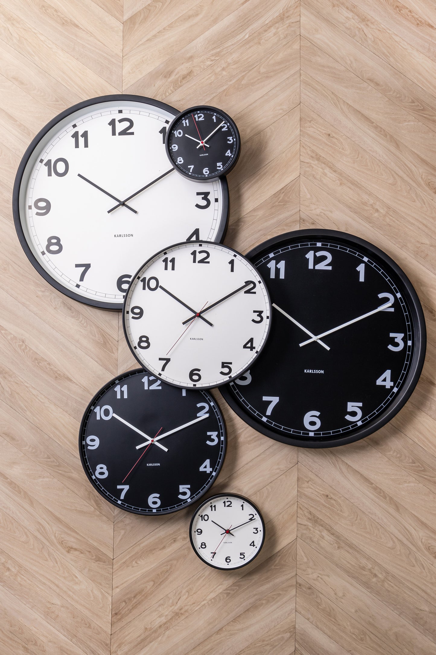 New Classic Clock - Medium Black