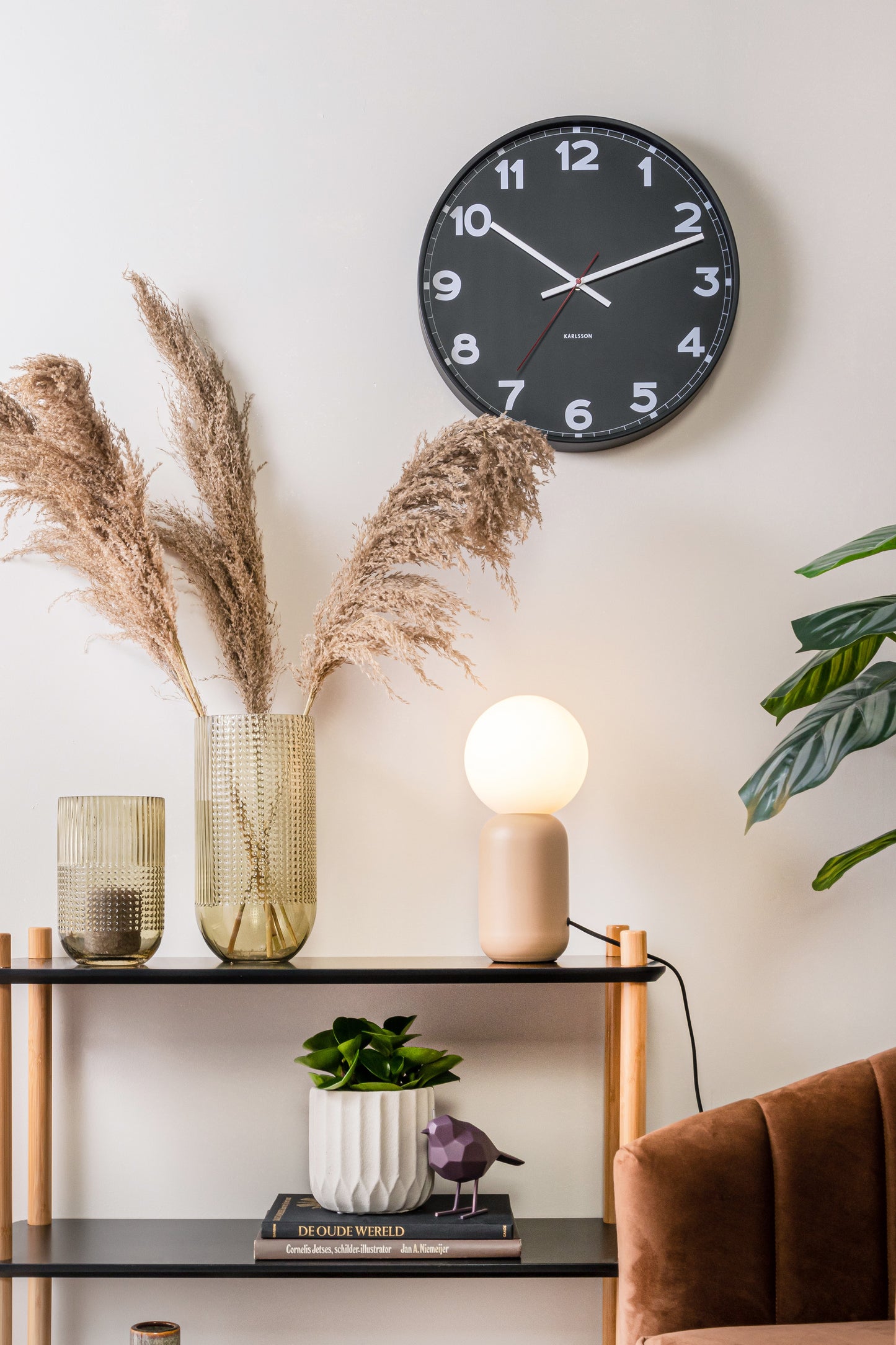 New Classic Clock - Medium Black